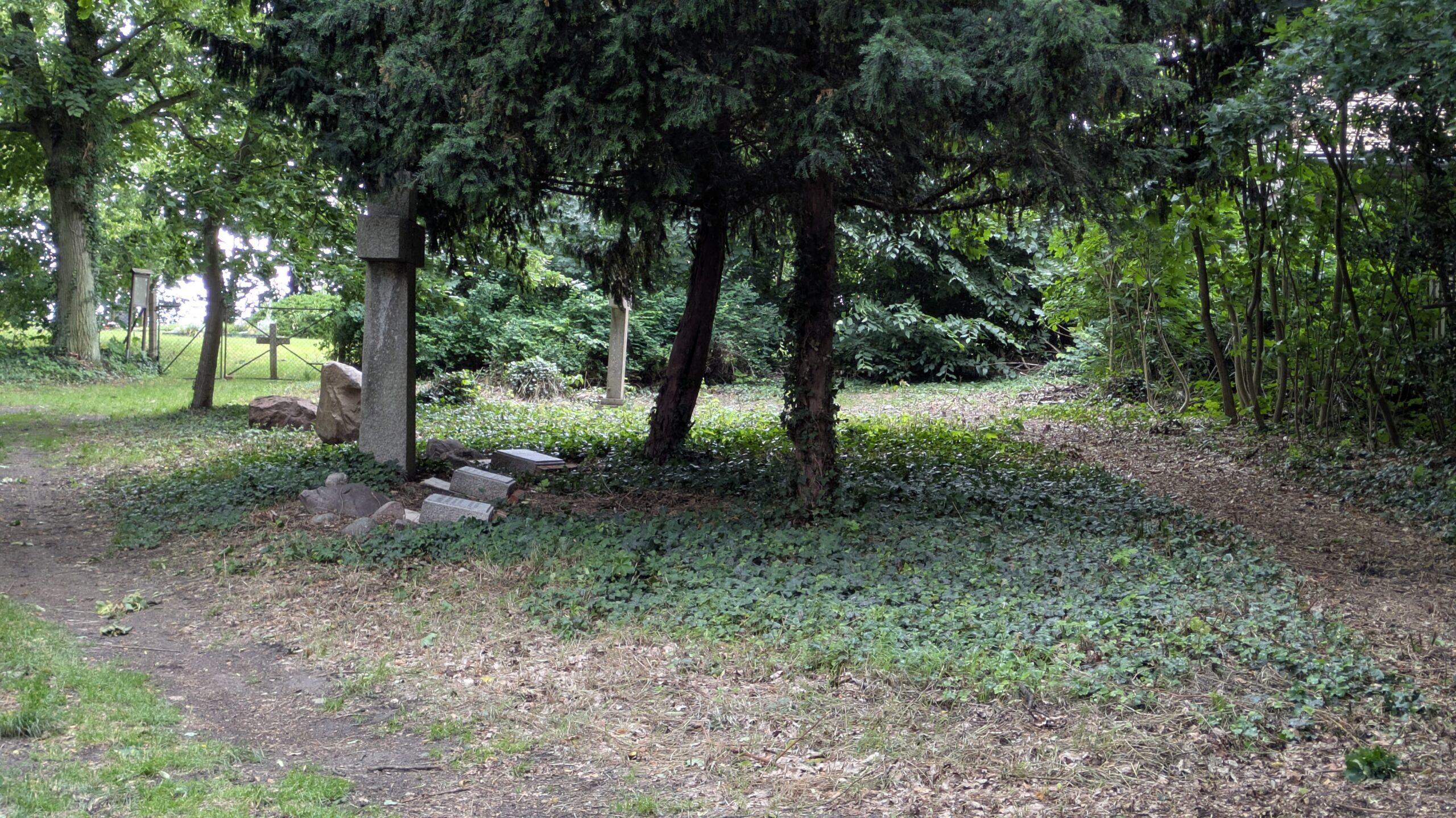 restaurierten Grabsteine